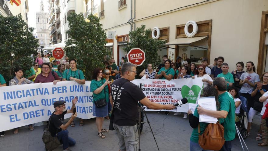 La PAH y los sindicatos presionan por una ley de vivienda &quot;que proteja a los más vulnerables&quot;