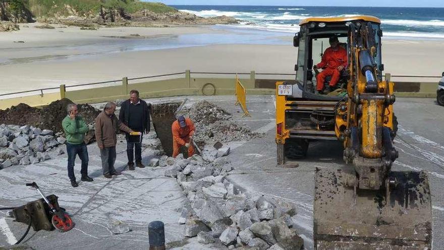 Empieza la mejora del saneamiento de Caión