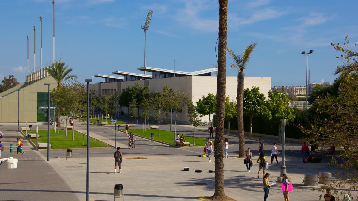 Cerca del 35 % de la comunidad universitaria se desplaza al campus a pie o en bicicleta.