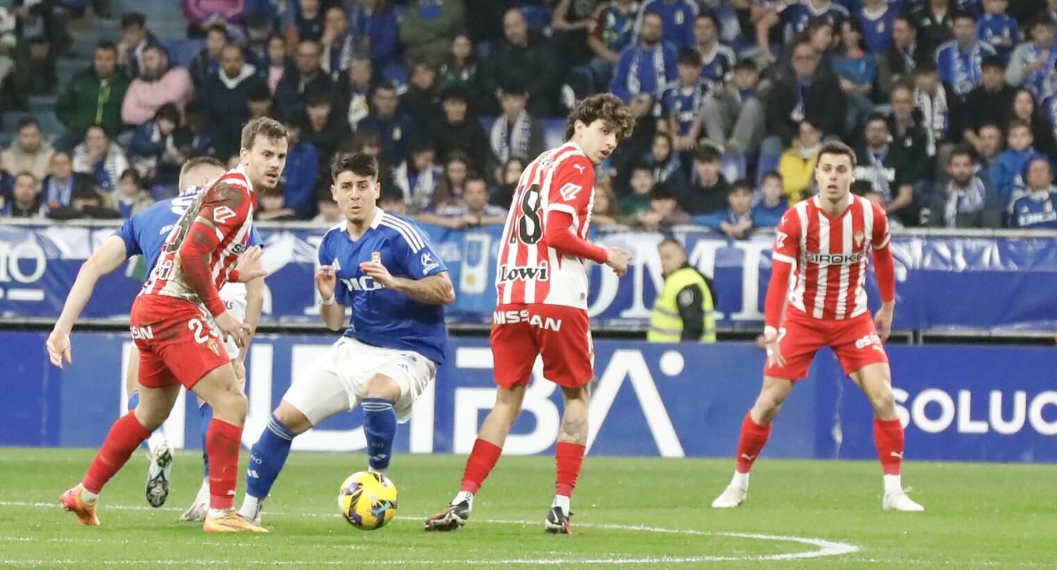 Así fue el derbi asturiano: todas las fotos del encuentro entre el Oviedo y el Sporting en el Tartiere