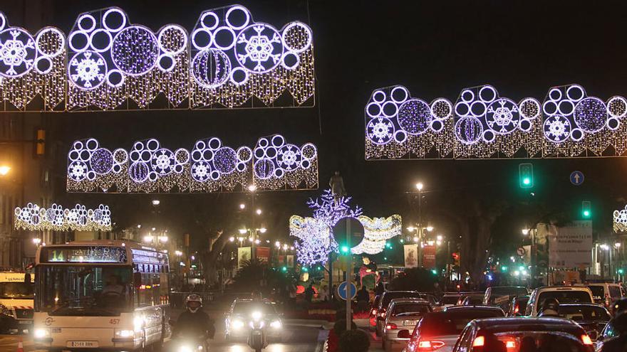 Las luces de Navidad estarán presentes en los once distritos de Málaga.