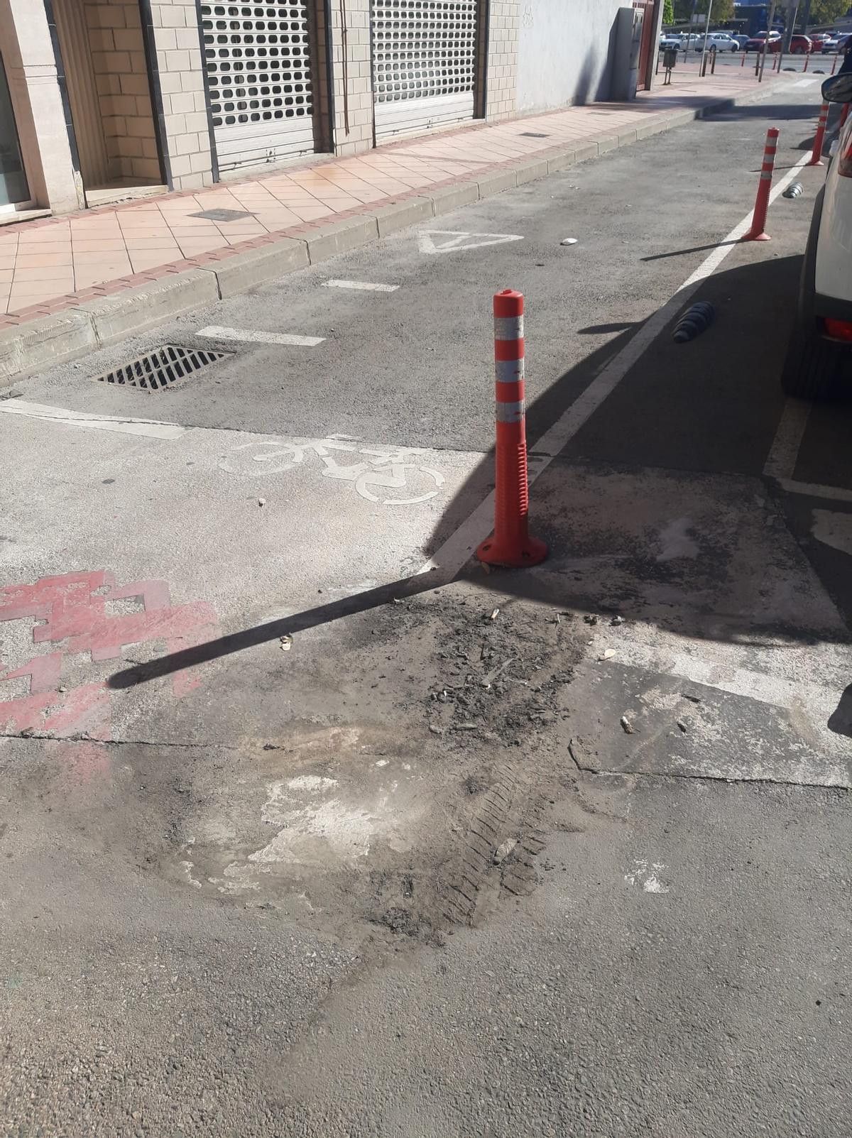 El lugar del accidente después de la eliminación del bolardo de hormigón.