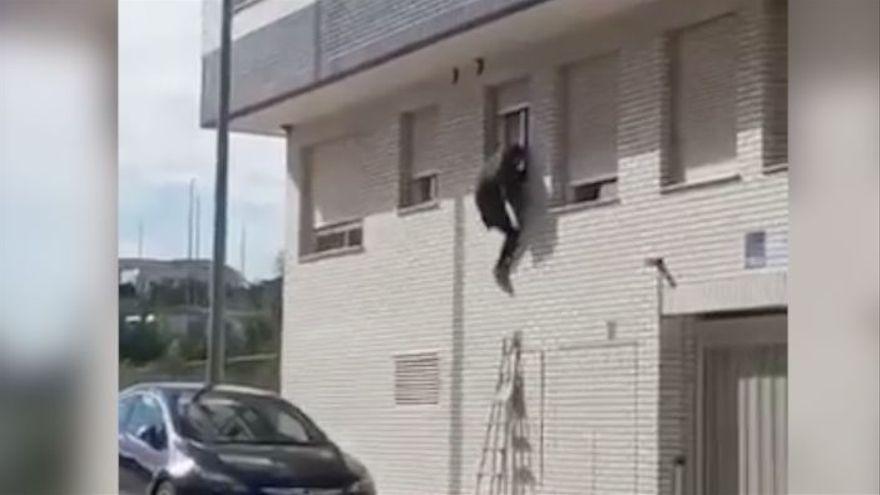 Miedo en un pueblo de Castellón por un hombre que se cuela en casas y persigue a niños.