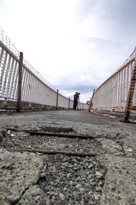 MAL ESTADO DE LA PASARELA PEATONAL TINOCA