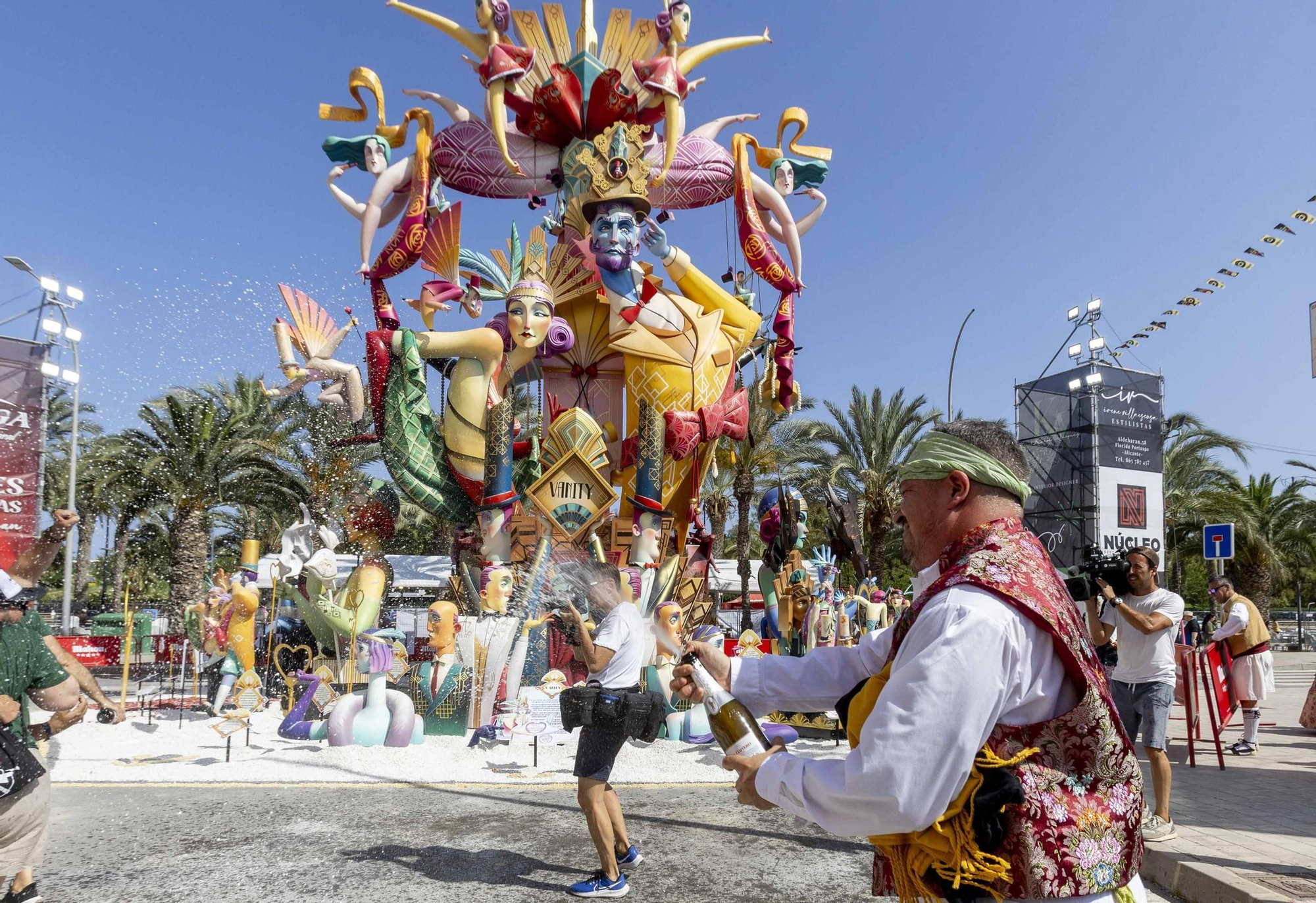 Baver - Els Antigons gana por primera vez el premio a la mejor hoguera de Alicante