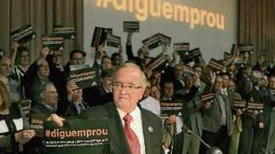 Josep González, en primer terme, en un moment de l&#039;acte celebrat ahir a la tarda a Barcelona.