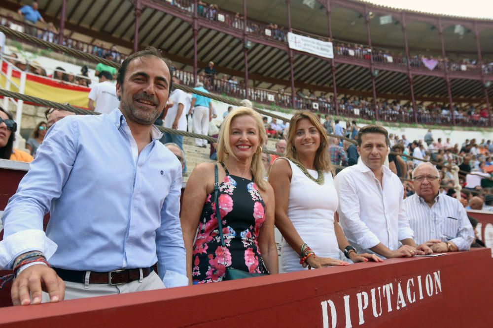 Las imágenes de la tercera corrida de abono de la feria taurina de Málaga en La Malagueta.