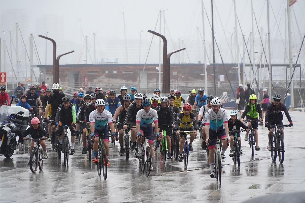 Día de la Bicicleta en A Coruña pasado por agua Día de la Bicicleta en A Coruña pasado por agua