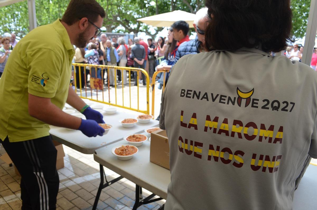 GALERÍA: La comida popular del viernes del Toro de Benavente, en imágenes