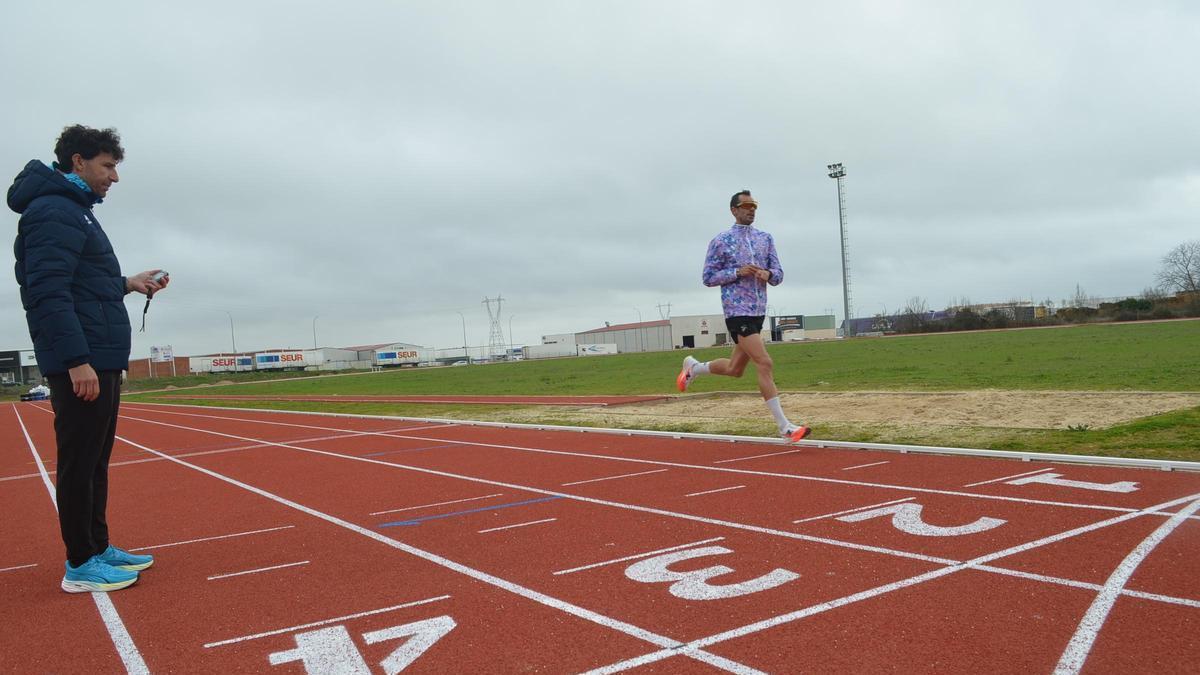 VÍDEO | El atleta Daniel Arce entrena en Benavente