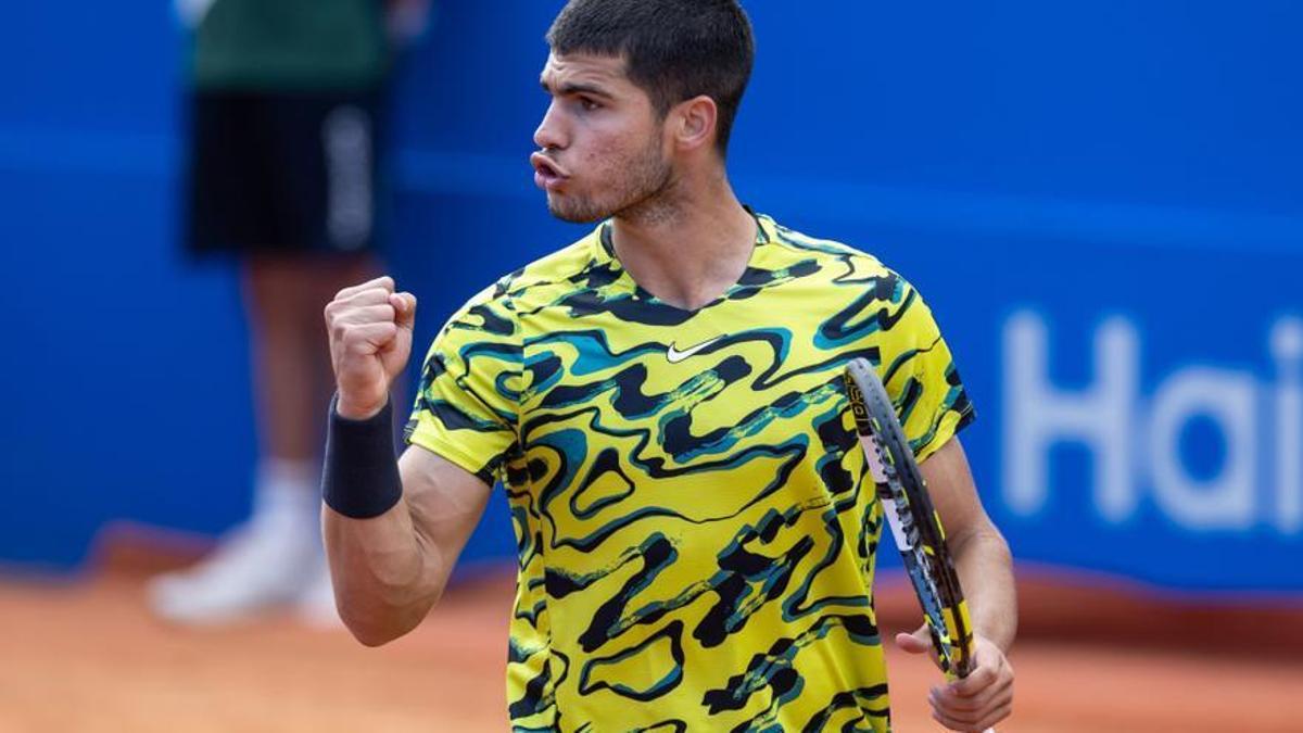 El jugador español Carlos Alcaraz gana el partido de octavos de final del Barcelona Open Banc Sabadell 2023 ante Roberto Bautista.