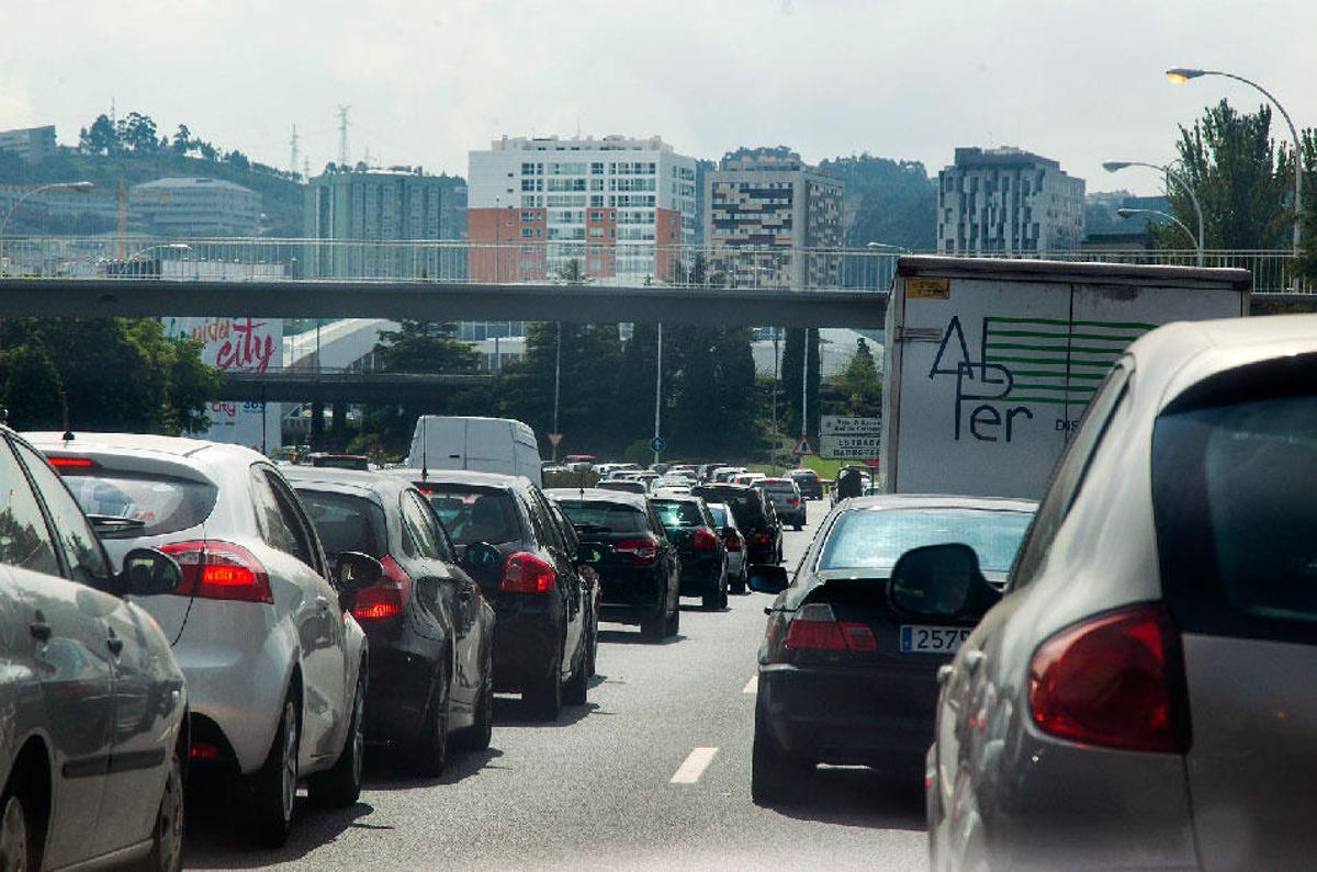 Atasco en avenida de Alfonso Molina.