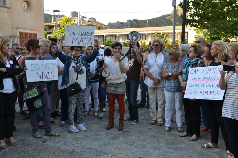 Concentración en el Port de Pollença para condenar el asesinato de una mujer