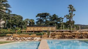 Beso Beach, donde parte de sus hamacas se instalan sobre una zona de arena.