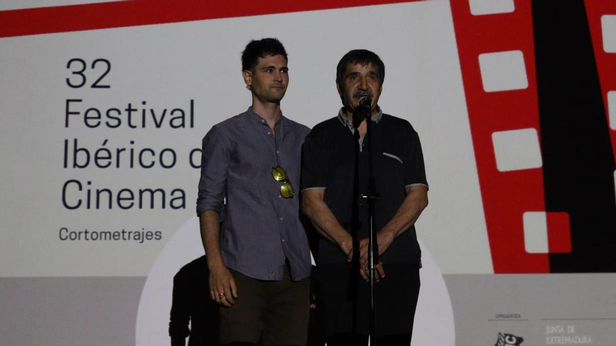 Filipe Amorim junto al director del Festival Ibérico de Cine, Francisco Espada, en la segunda proyección del certamen oficial.
