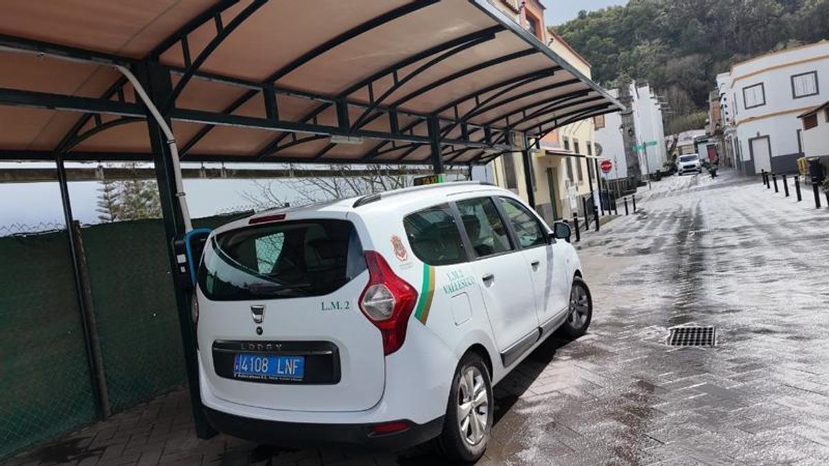 Los taxistas de Valleseco podrán recargar gratis en los nuevos puntos de recarga eléctrica del municipio