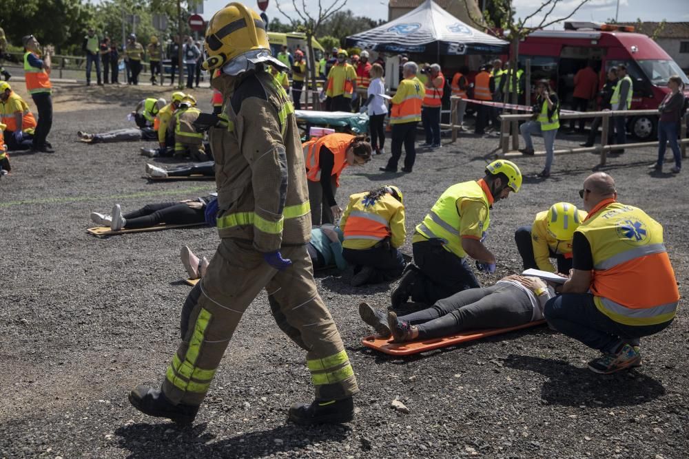 Simulacre d''accident amb drons a l''aeroport.