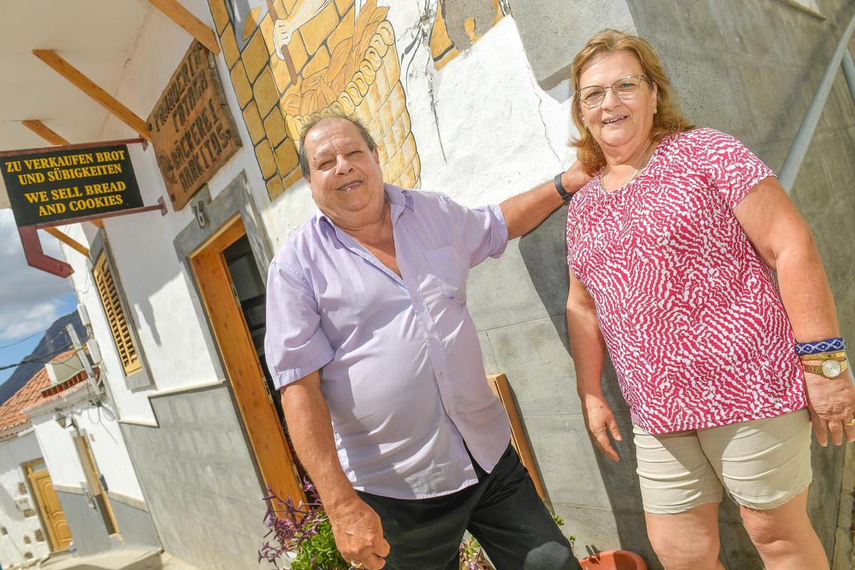 Antonio Vicente, panadero de Fataga, se jubila