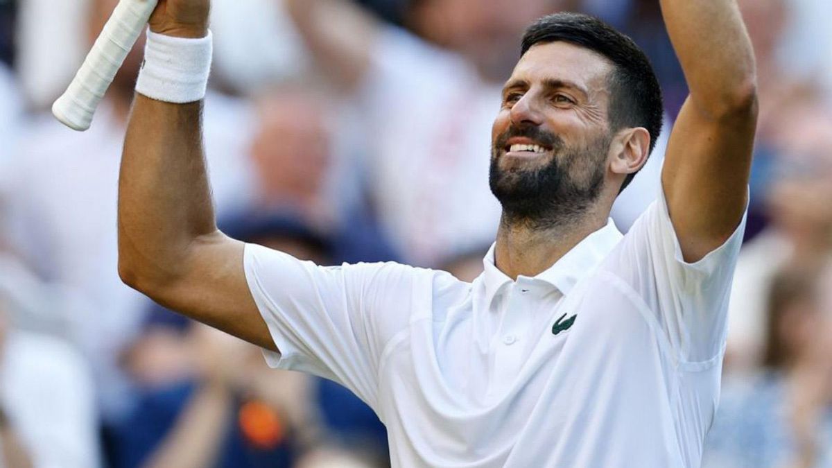 Djokovic celebra el pas a semifinals, ahir a Londres. | TOLGA AKMEN / EFE Djokovic celebra el pas a semifinals, ahir a Londres. | TOLGA AKMEN / EFE