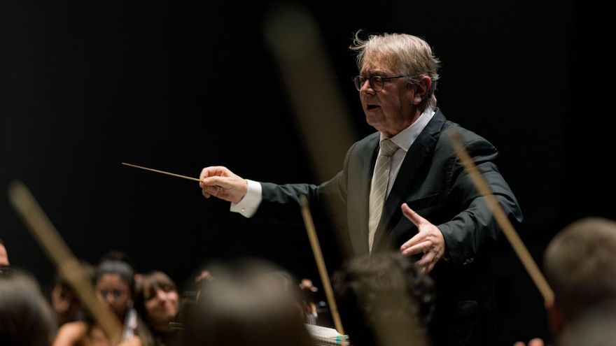 Víctor Pablo Pérez, director de la Joven Orquesta de Canarias: «La cultura es para todos, sin excepciones»
