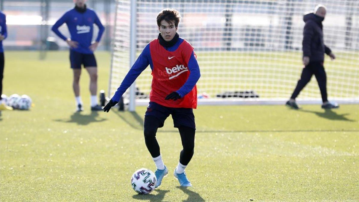 Riqui Puig sigue con el primer equipo