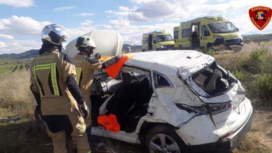 Dos heridos al salirse un coche de la carretera en Paniza