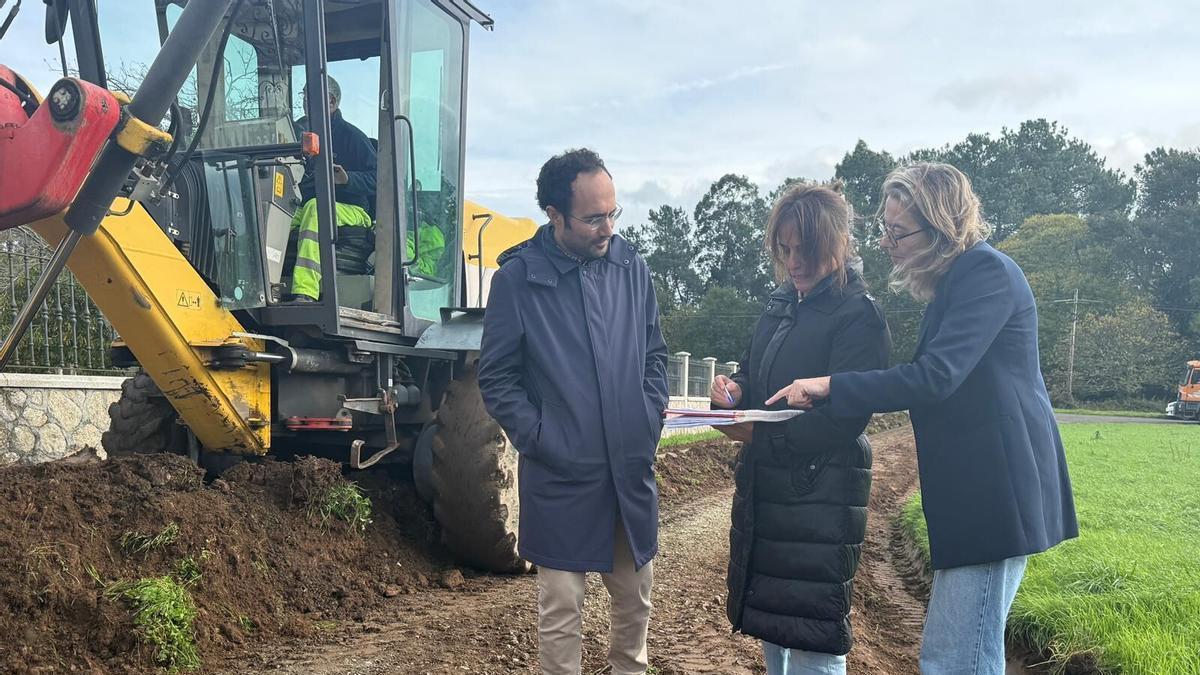 Obras en una pista de Dornelas, el pasado noviembre.