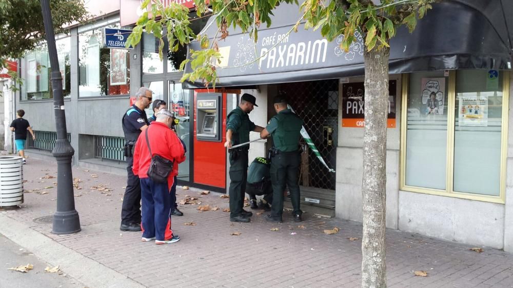 La dueña del bar Paxarín fue trasladada en estado de shock después de un intento de atraco a mano armada