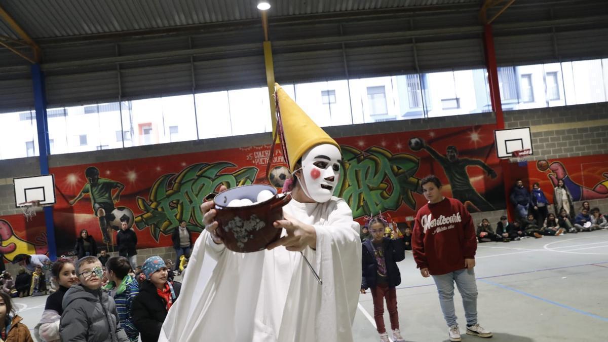 VÍDEO: El Colegio Poeta Juan Ochoa de La Luz celebra los mazcaritos del Antroxu