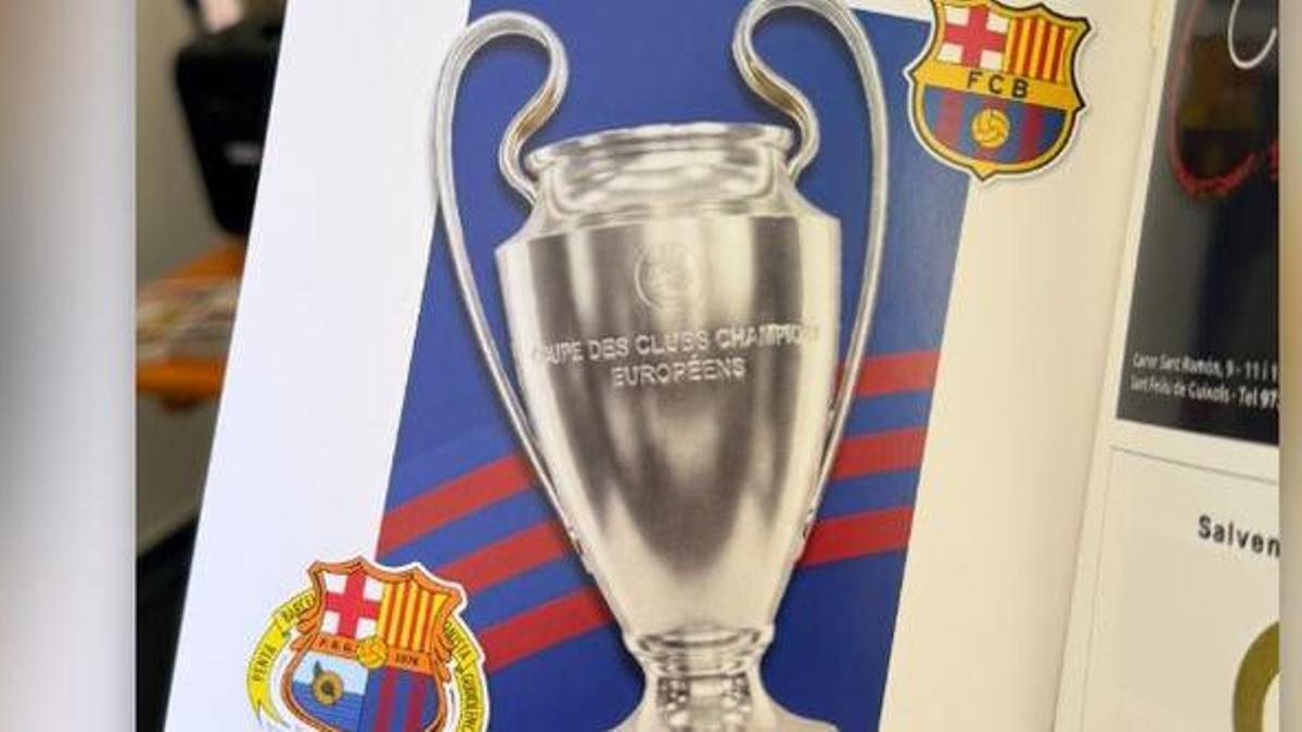S'exposa un trofeu de la Champions.