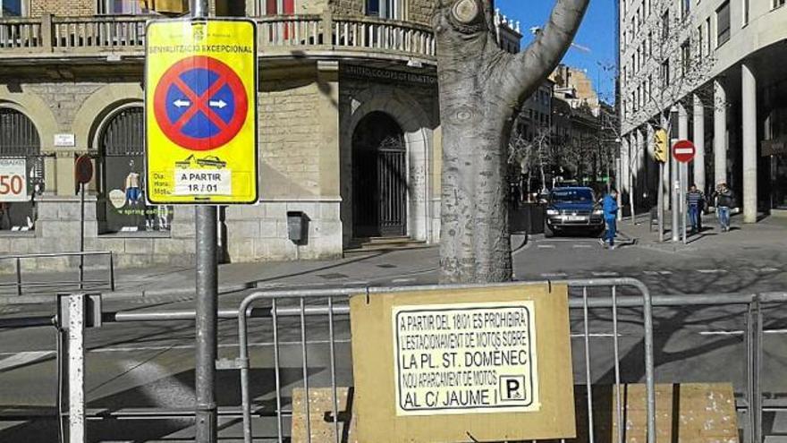 La plaça de Sant Domènec queda neta de motos