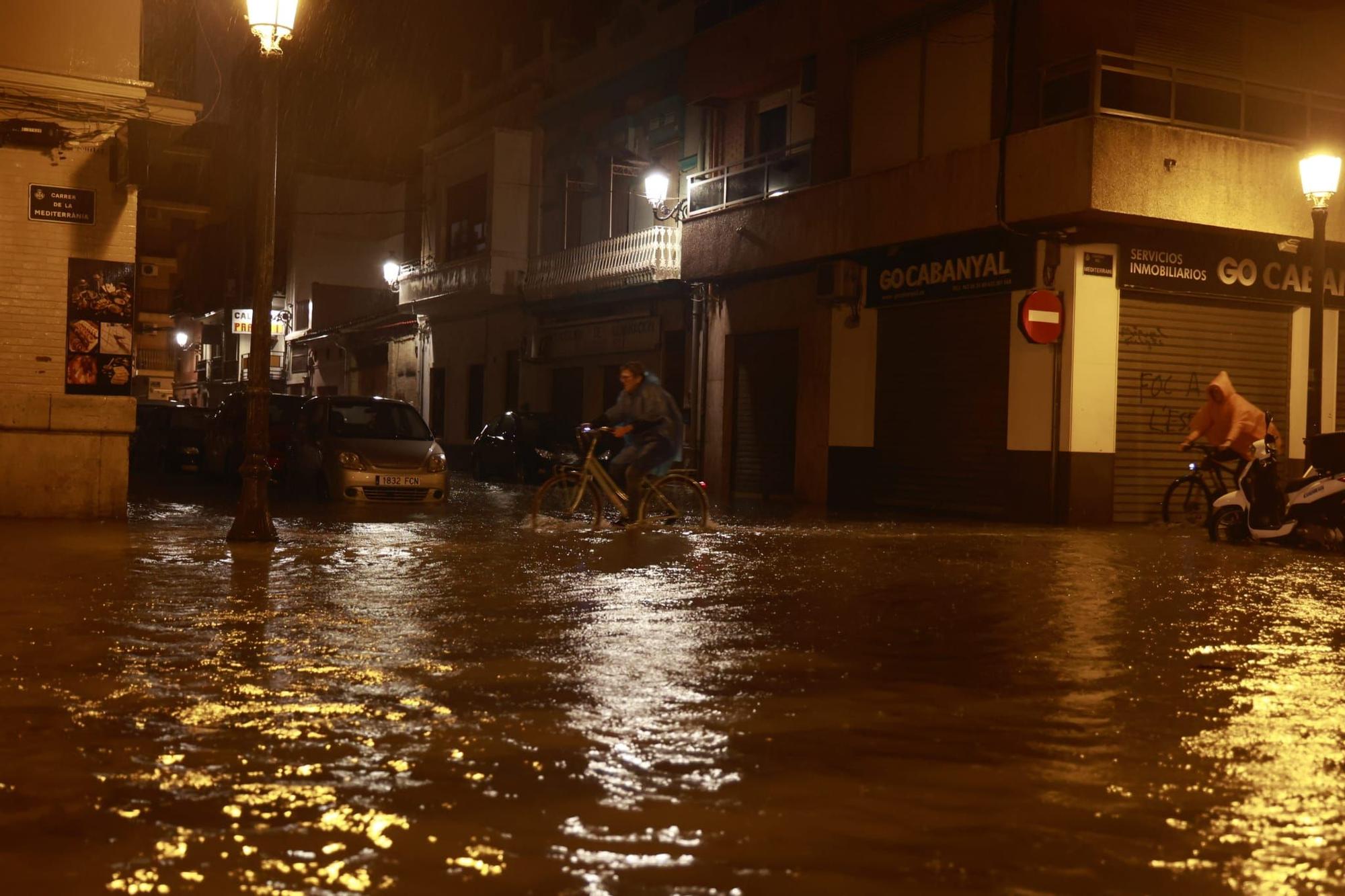 Las lluvias torrenciales descargan con fuerza sobre Valencia