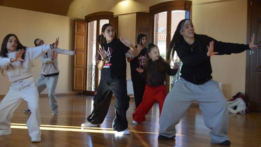 Baile, disciplina, técnica y mucha diversión con Mónica Peña, en Benavente
