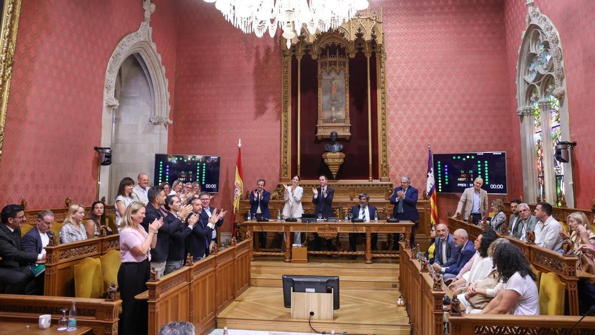 Imagen del pleno tras la aprobación de la nueva ley.