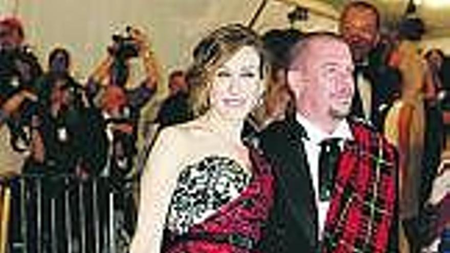 Alexander McQueen con Sarah Jessica Parker, en Nueva York.