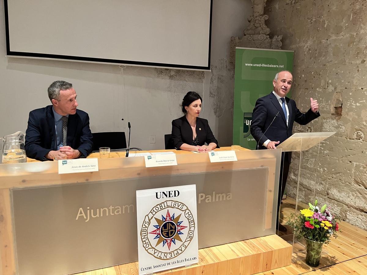 La UNED apuesta por todas aquellas ciencias y saberes que ayuden a nuestros jóvenes a formarse en un mundo que cambia constantemente.