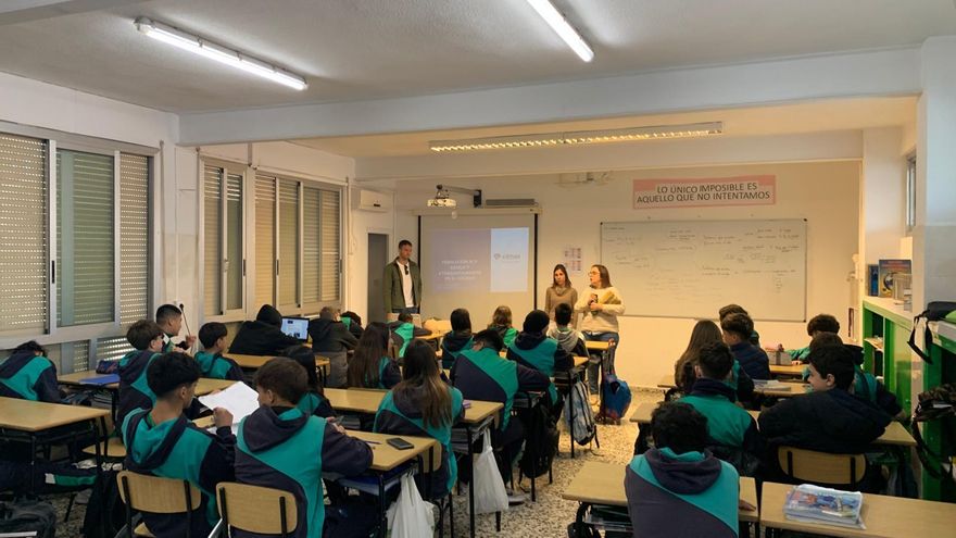 Los Hospitales Vithas en Alicante forman en primeros auxilios a 145 alumnos y docentes del Colegio Santísimo Sacramento FEYDA