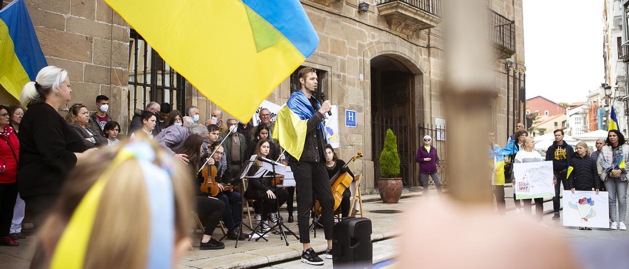 Una concentración por Ucrania en Avilés.