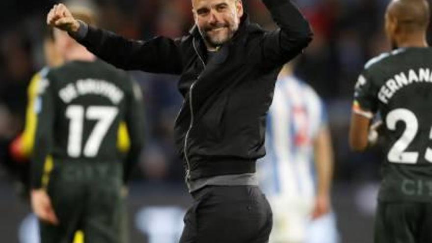 Pep Guardiola celebra la victòria agònica al camp del Huddersfield