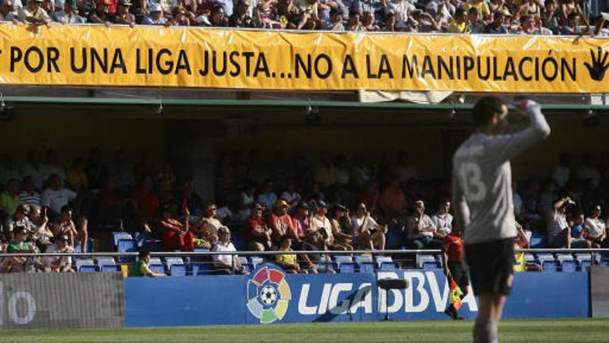 Imagen de una pancarta en El Madrigal durante el primer partido de Liga.