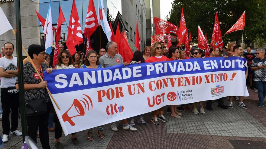 Trabajadores de la sanidad privada se manifiestan en A Coruña para exigir &quot;salario digno&quot; y &quot;jornada justa&quot;