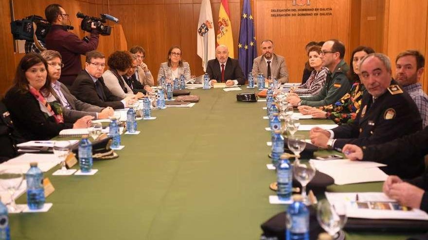 Reunión extraordinaria de la comision autonómica de Tráfico, ayer en la Delegación del Gobierno.