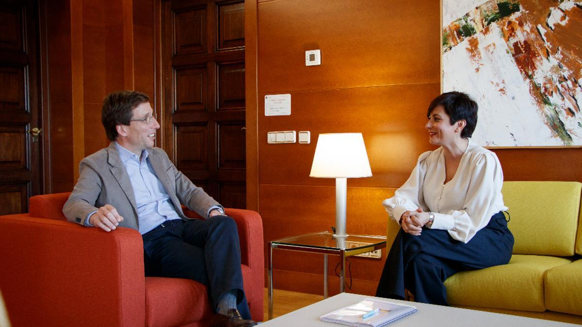 La ministra de Vivienda, Isabel Rodríguez, se ha reunido este martes con el alcalde de Madrid, José Luis Martínez Almeida.