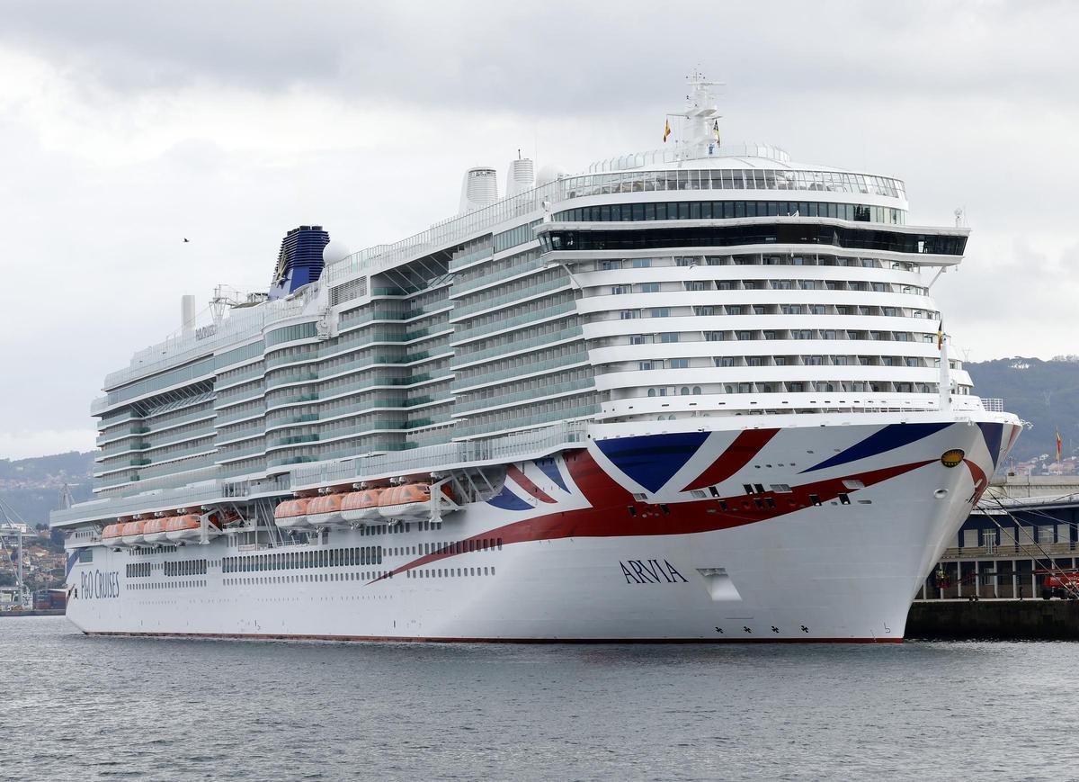Primera escala oficial del crucero "Arvia" en Vigo