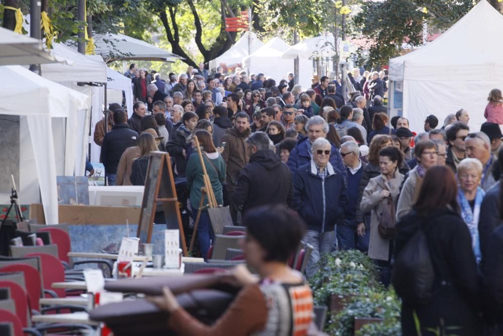 Milers de persones omplen el Barri Vell de Girona per Tots Sants - Fires de Girona 2018