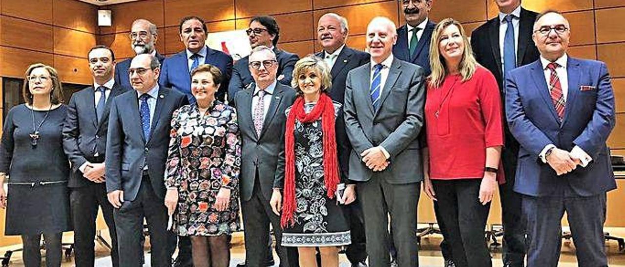 Participantes en el Consejo Interterritorial de SNS celebrado ayer en Madrid, entre los que figura el consejero de Sanidad de Canarias, José Manuel Baltar (d) y la ministra Mª Luisa Carcedo (4d).