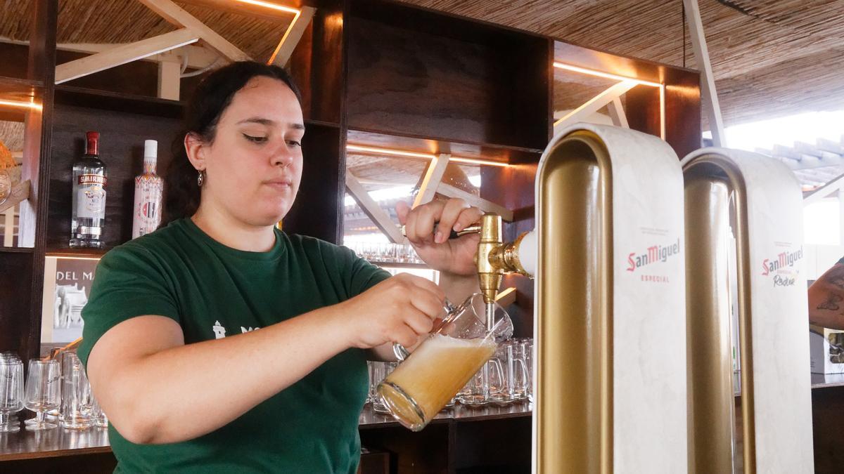 La cerveza bien fría, uno de los mejores bálsamos para evitar las altas temperaturas estivales si se bebe con moderación.