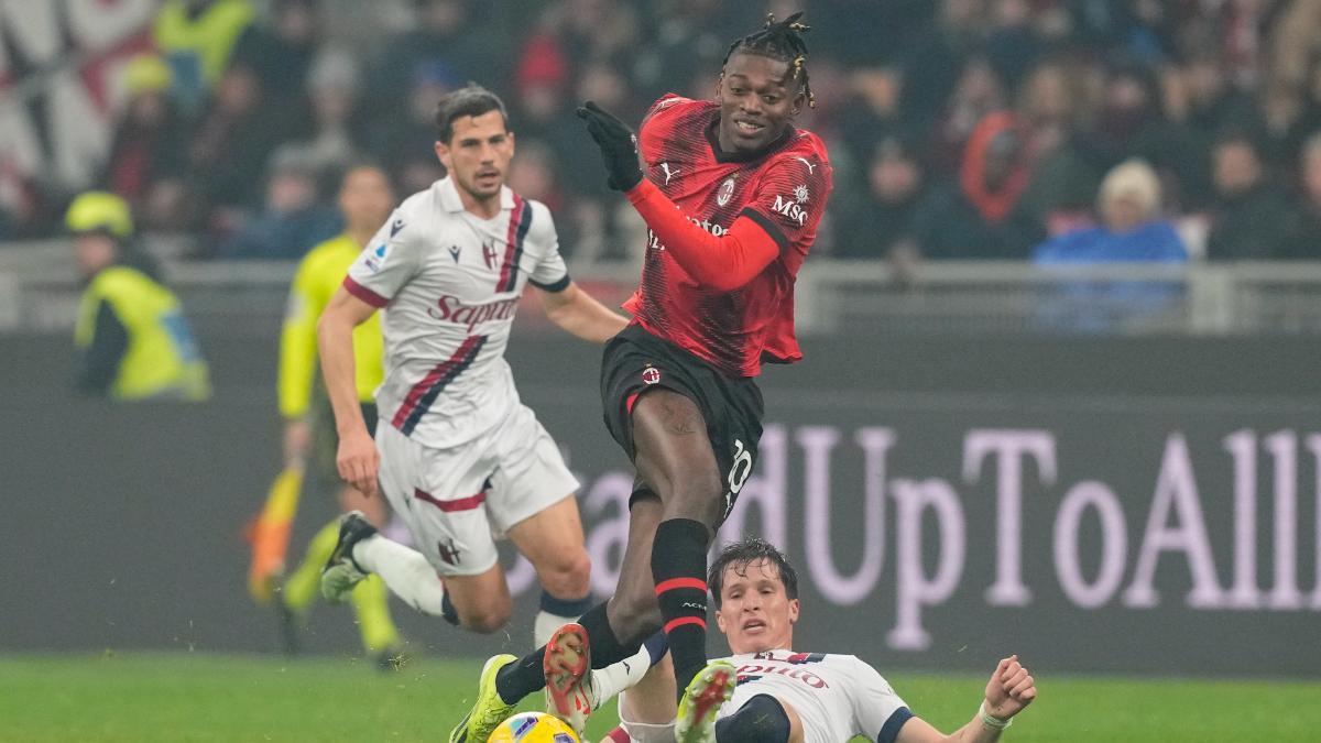 Rafael Leao, durante un partido con el Milan