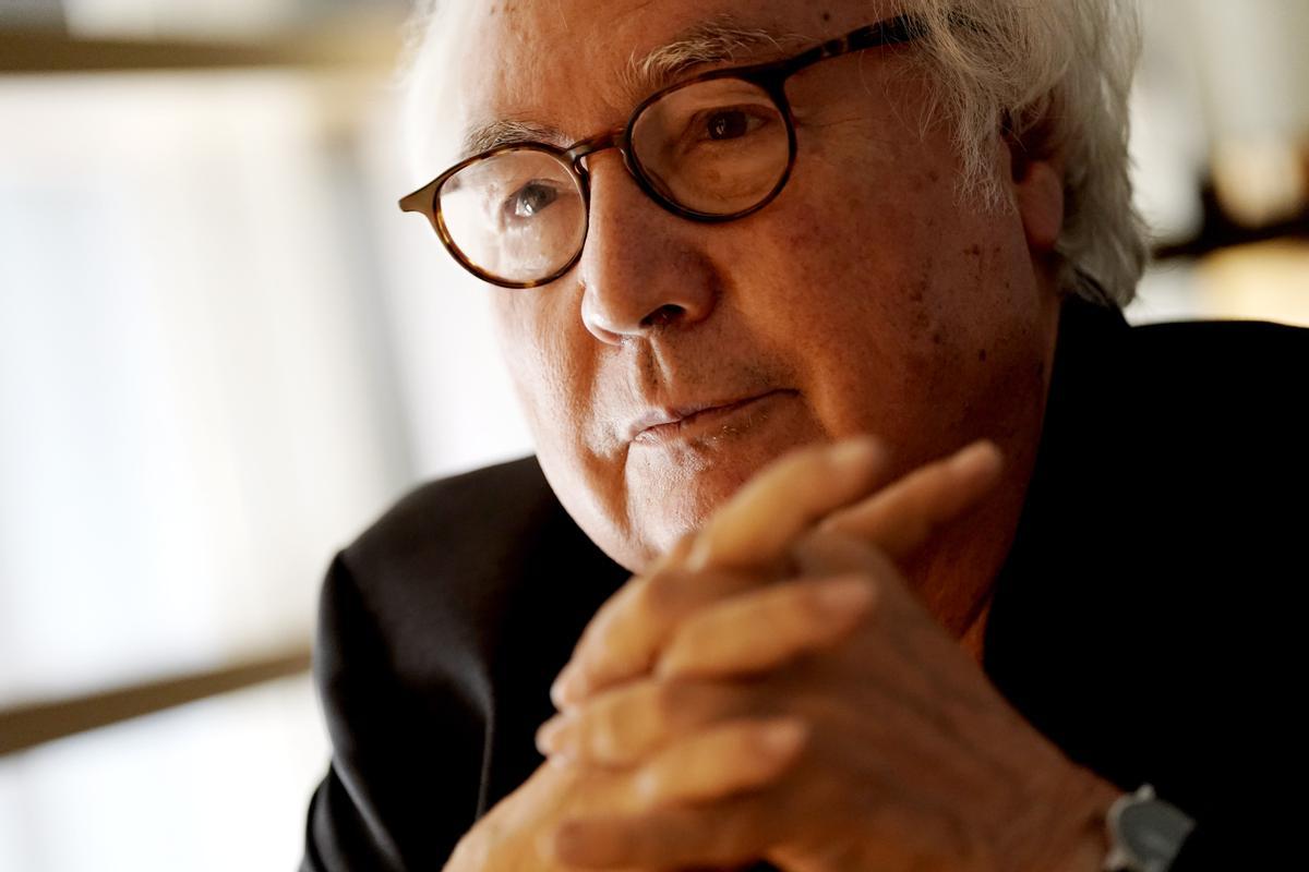 Manuel Castells durante la entrevista.