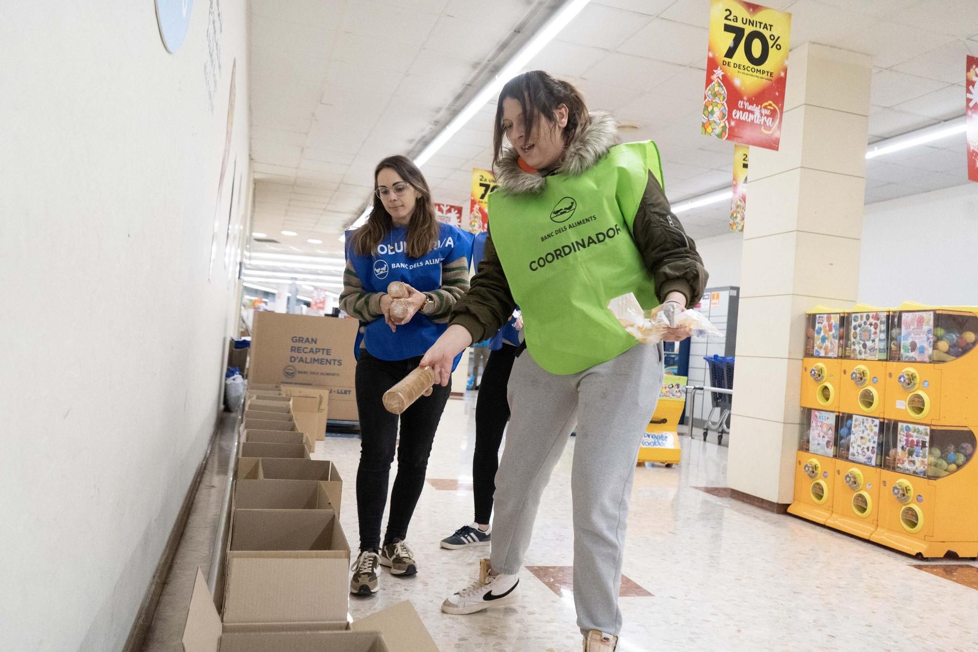 El Gran Recapte d'Aliments en supermercats de Manresa, en imatges